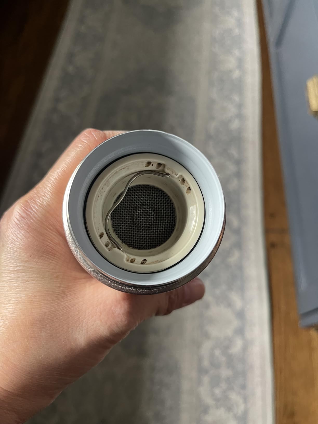 Leak-resistant and convenient