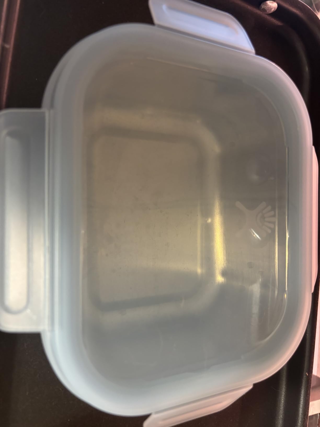 Keeps food hot