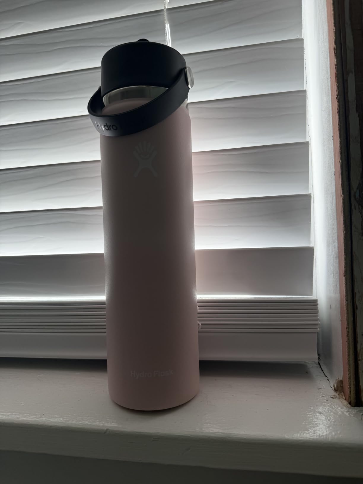 Great bottle, but the straw lid is not fully leakproof
