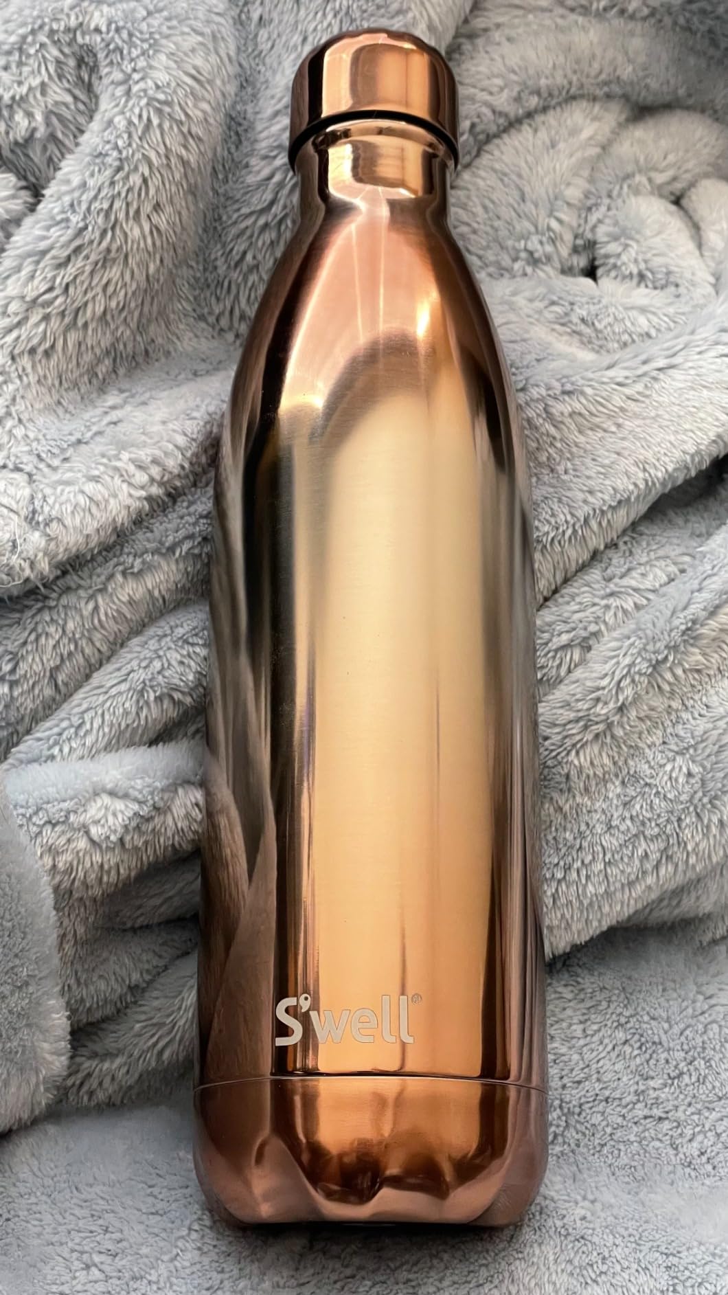 Gorgeous bottle, excellent insulation
