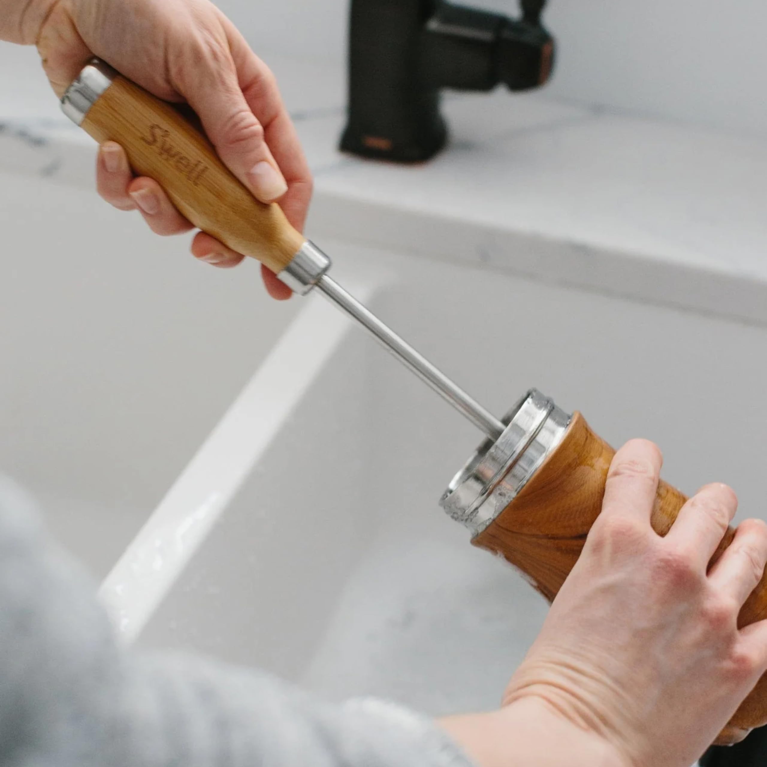 s-well-brush-for-cleaning-s-well-bottles-one-size image 4