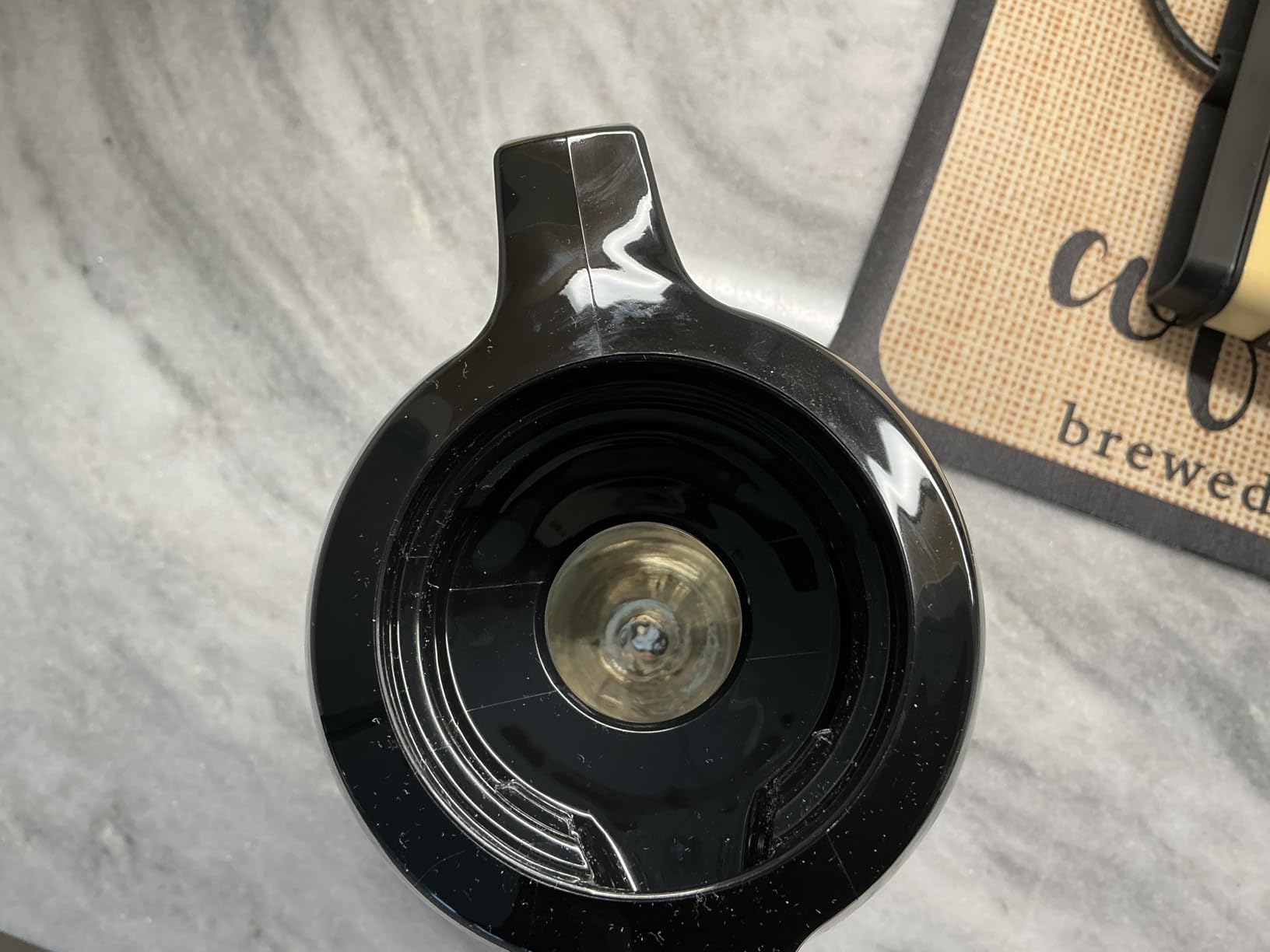 Keeps coffee hot for hours