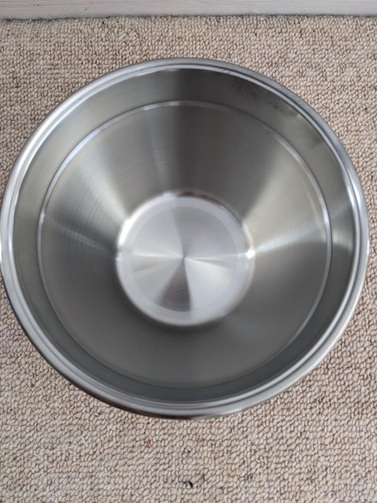Nice bowl, but tray is a bit small