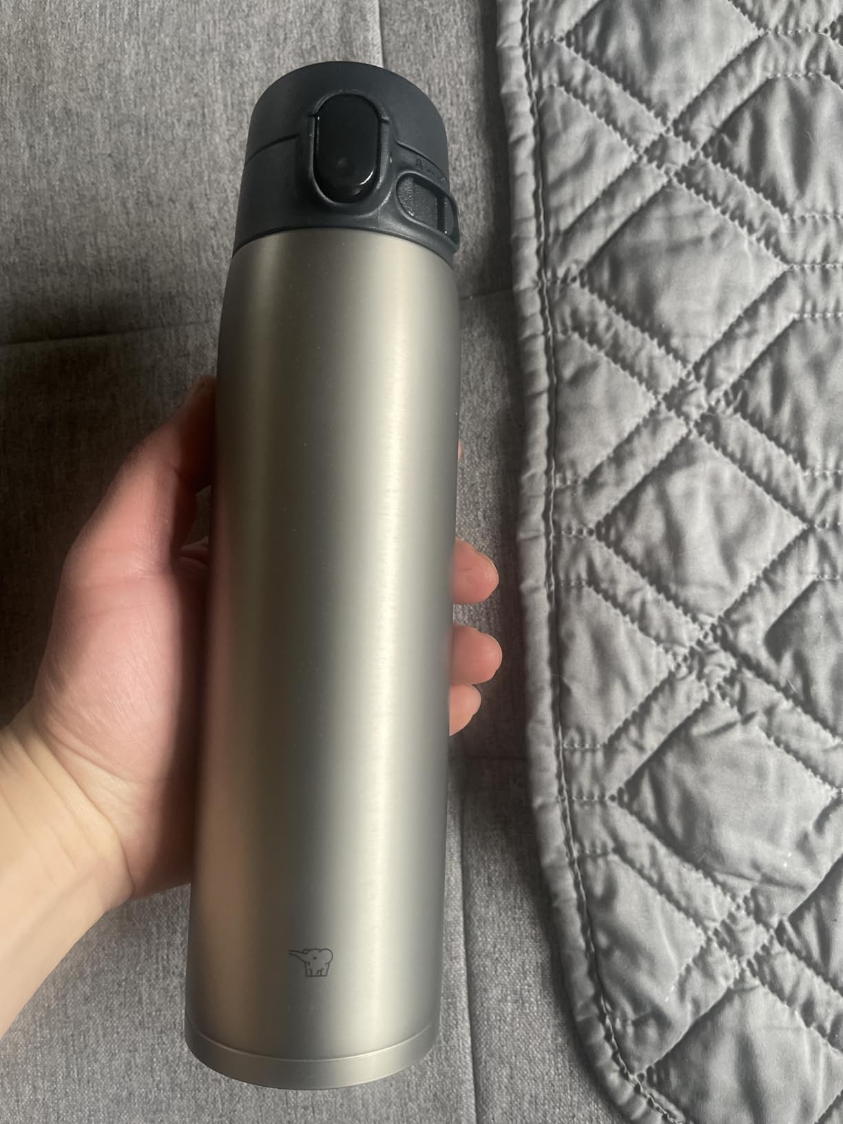 Keeps coffee hot for hours