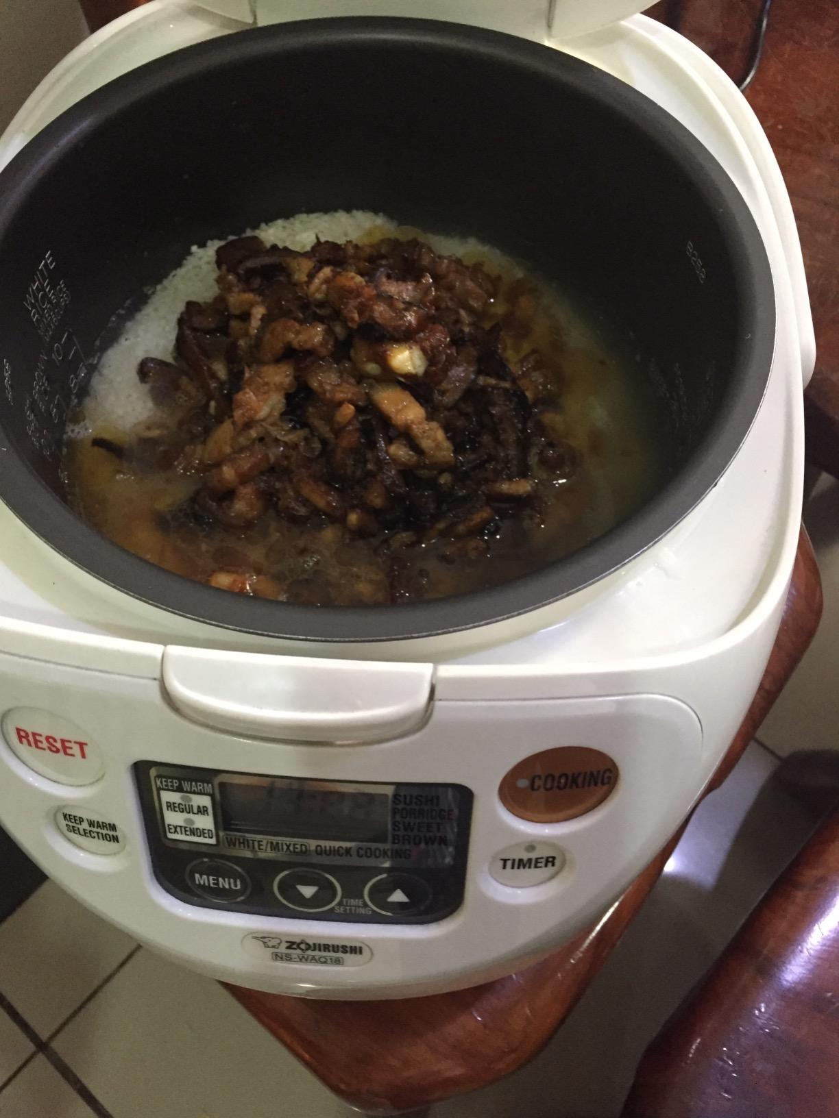 Great cooker, but the inner lid is a hassle