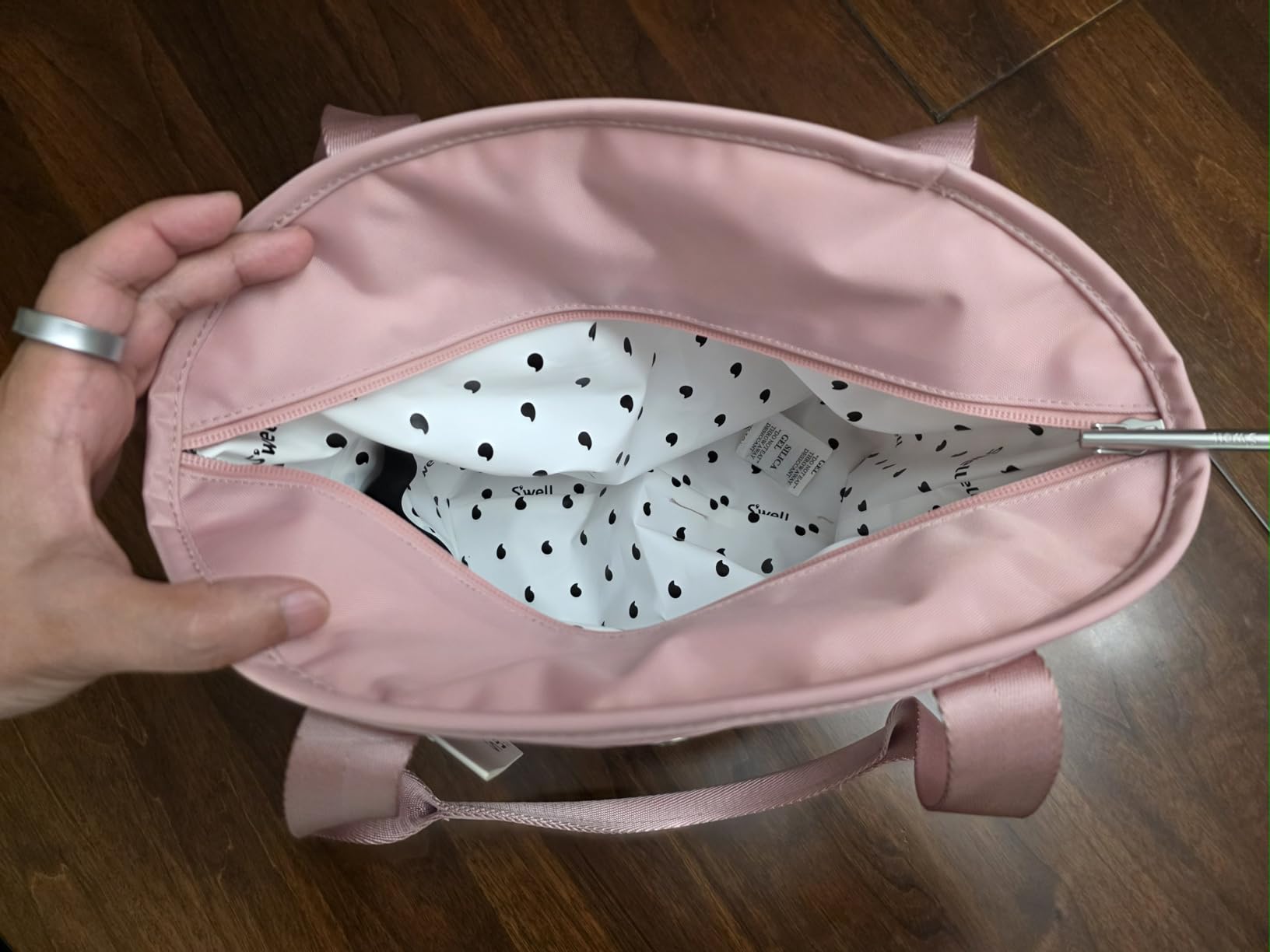 Good tote, but limited colors