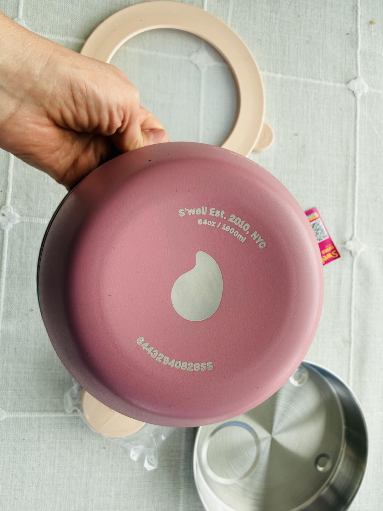 Okay, but the tray doesn't stay put