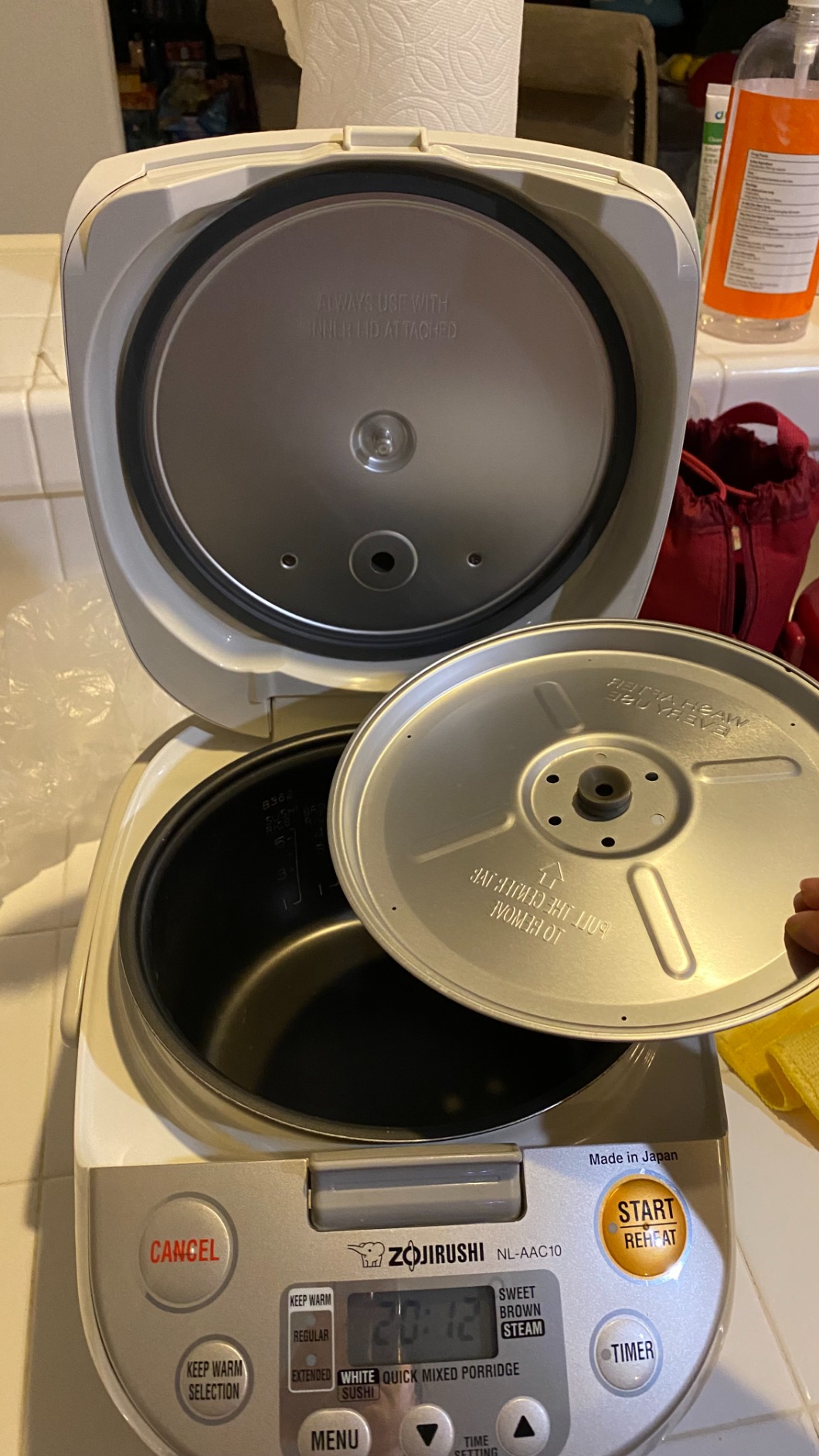 Good rice, but inner lid is hard to snap back