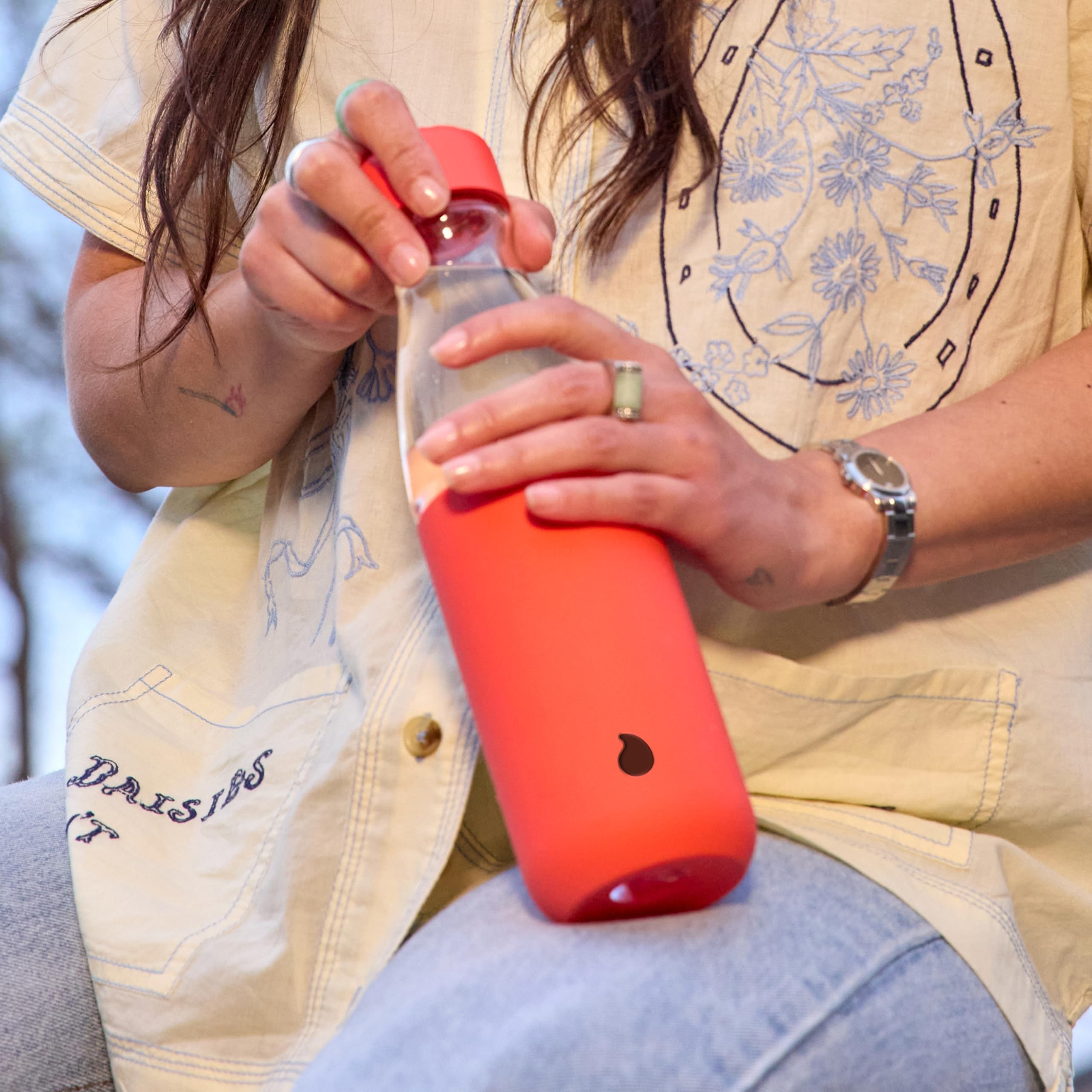 s-well-glass-original-water-bottle-18oz-radiant-coral image 8