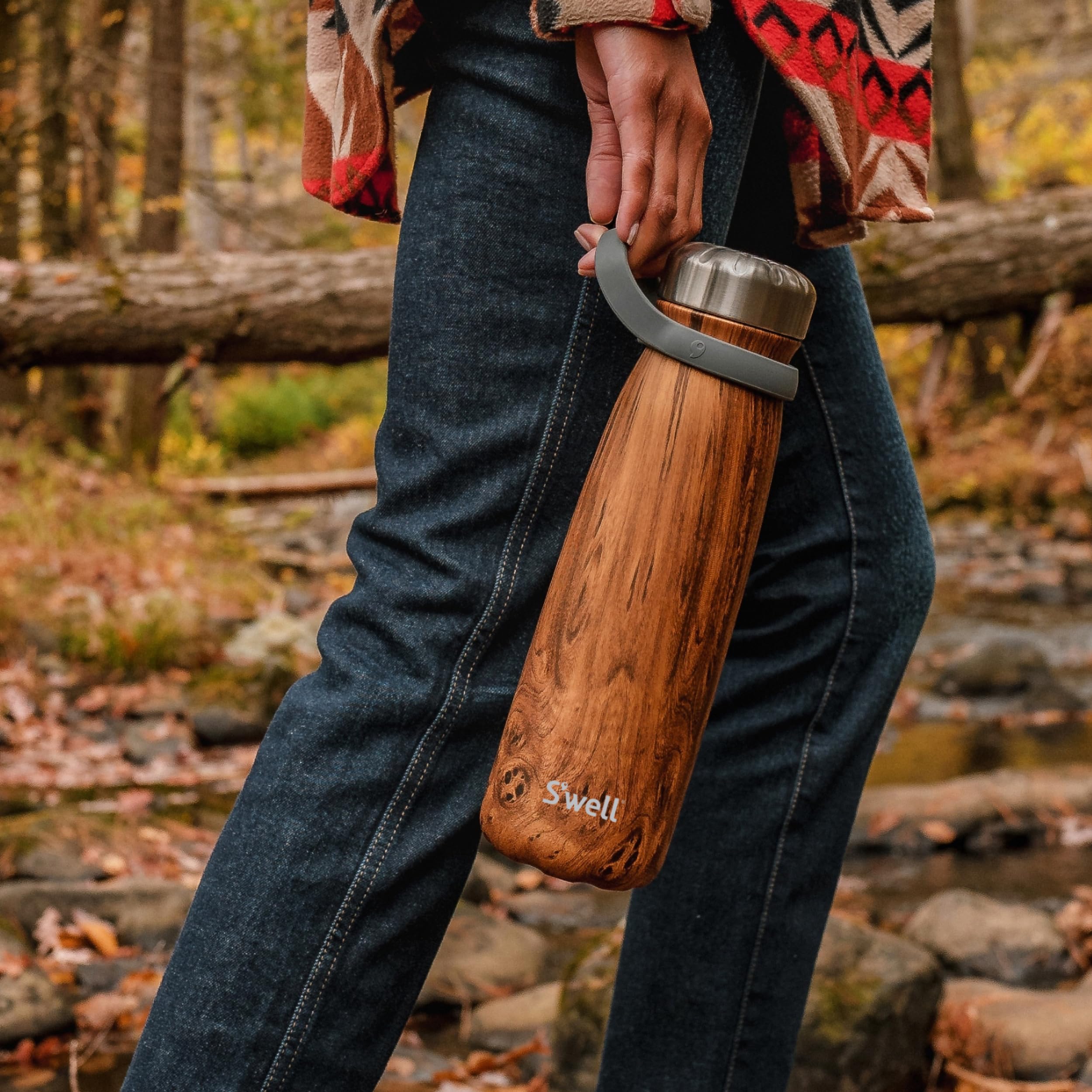 s-well-stainless-steel-traveler-with-handle-40oz-teakwood image 5