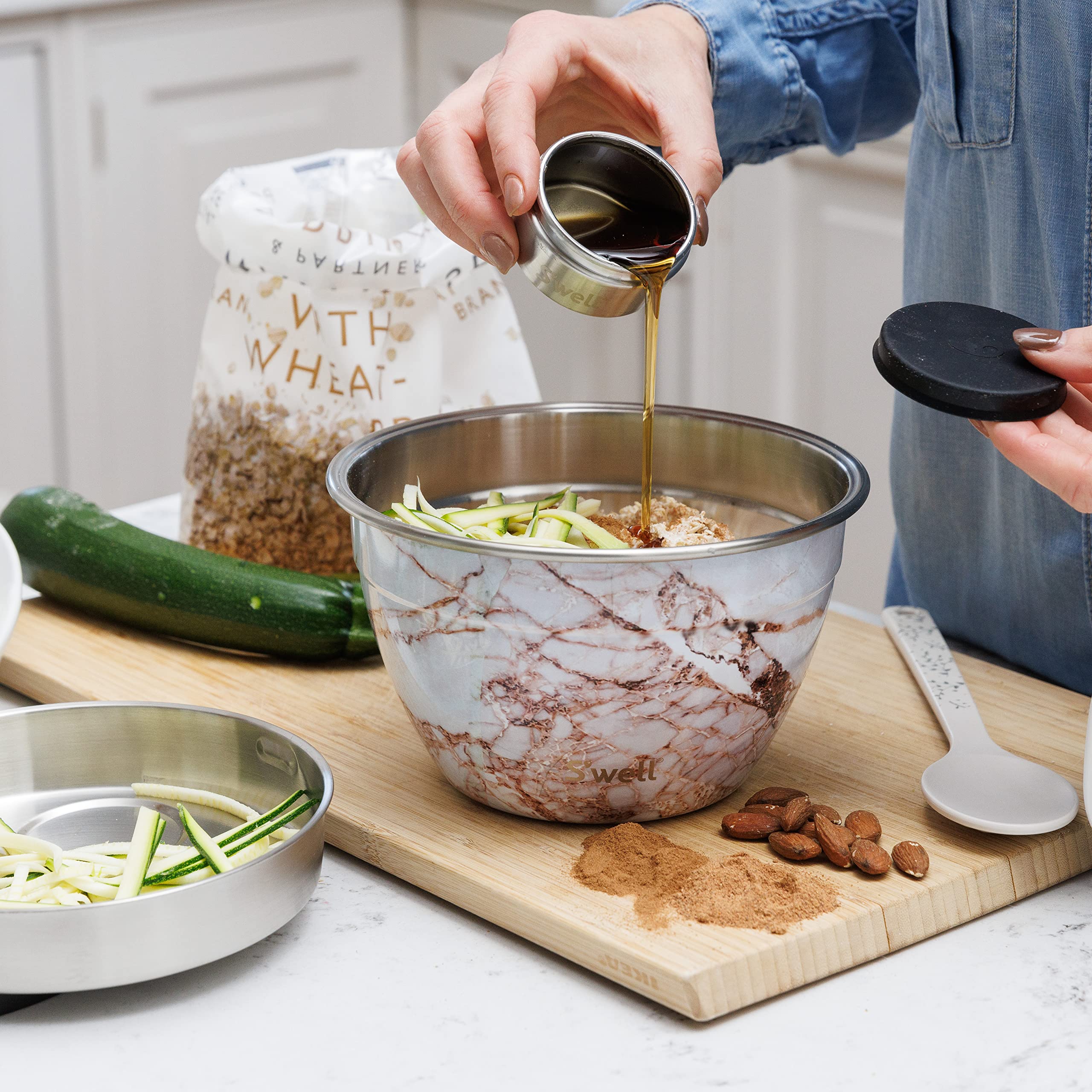 s-well-salad-bowl-kit-calacatta-gold-1-9l-stainless-steel-lunch-bowl-with-condim image 4