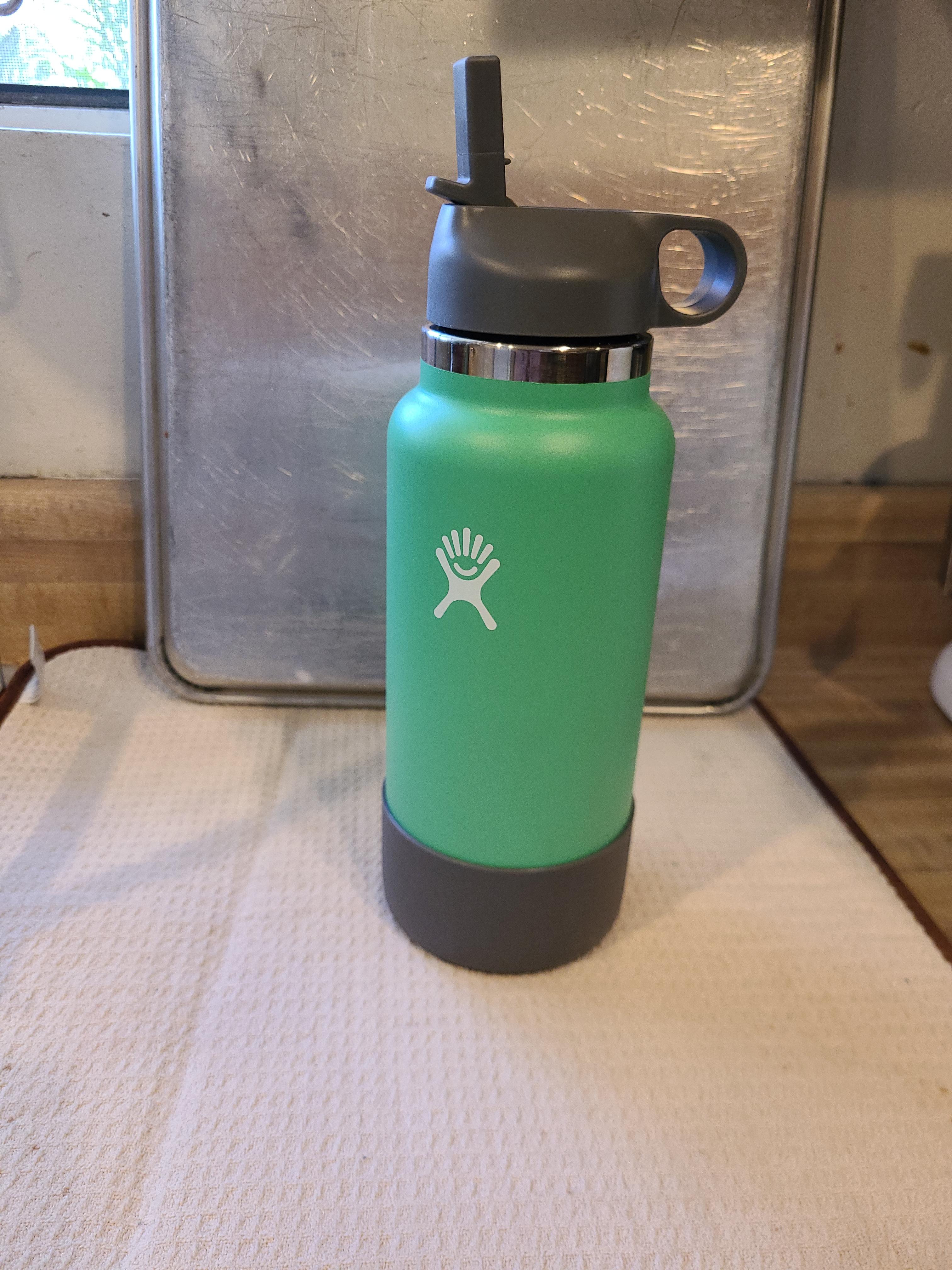 Beautiful mint color and excellent insulation