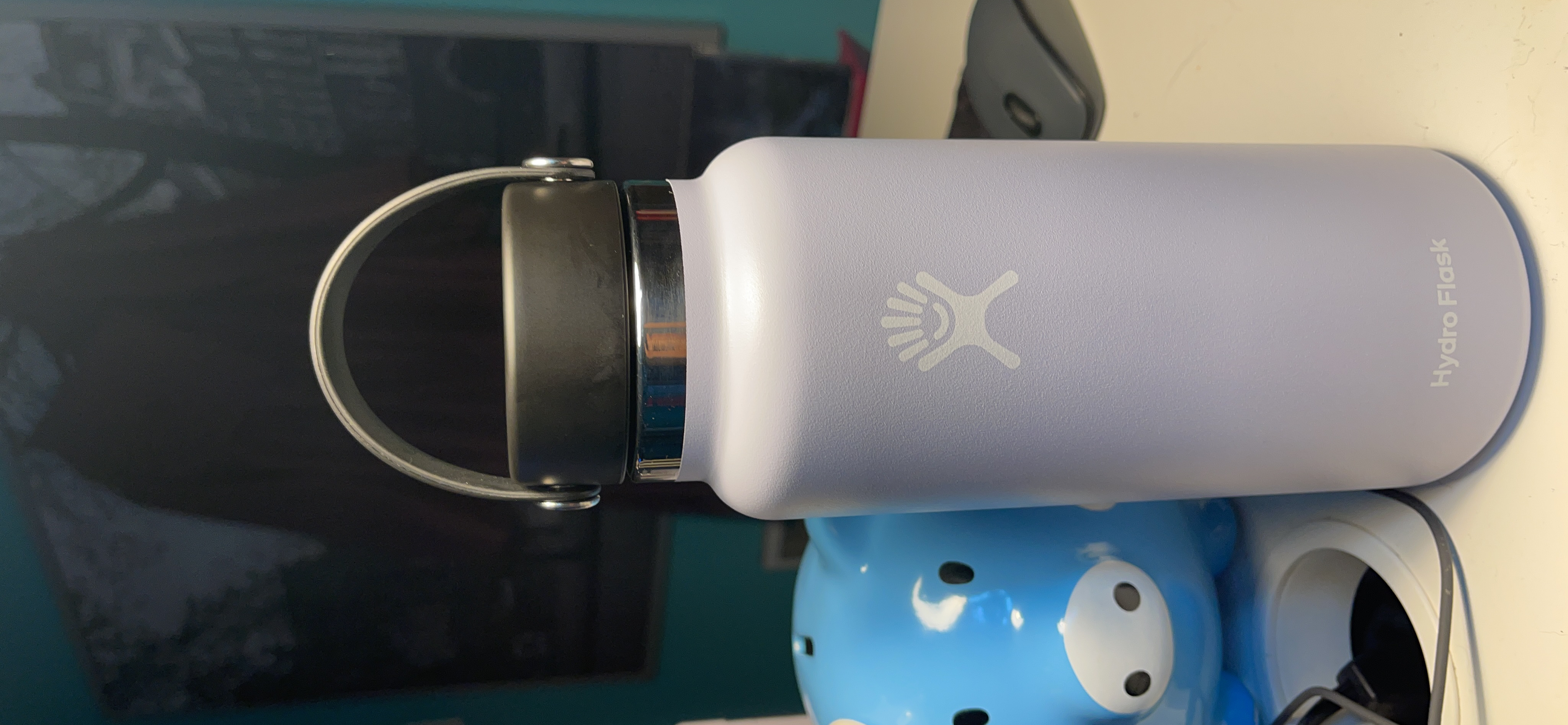 Keeps drinks cold for hours