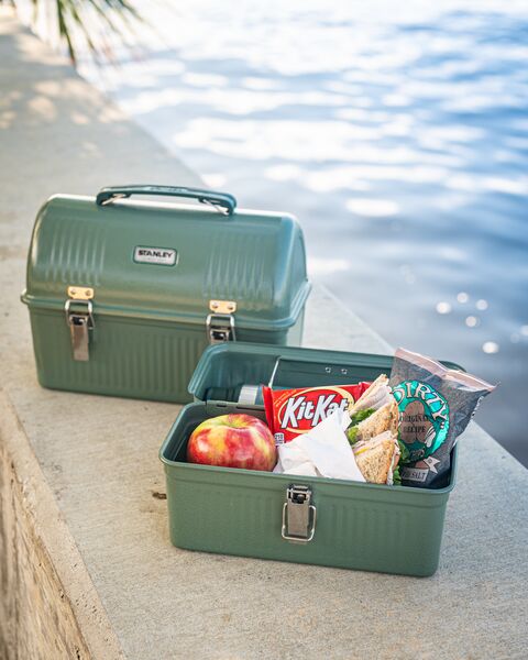 stanley-1913-classic-lunch-box-5-5-qt-insulated-with-bottle-holder image 4
