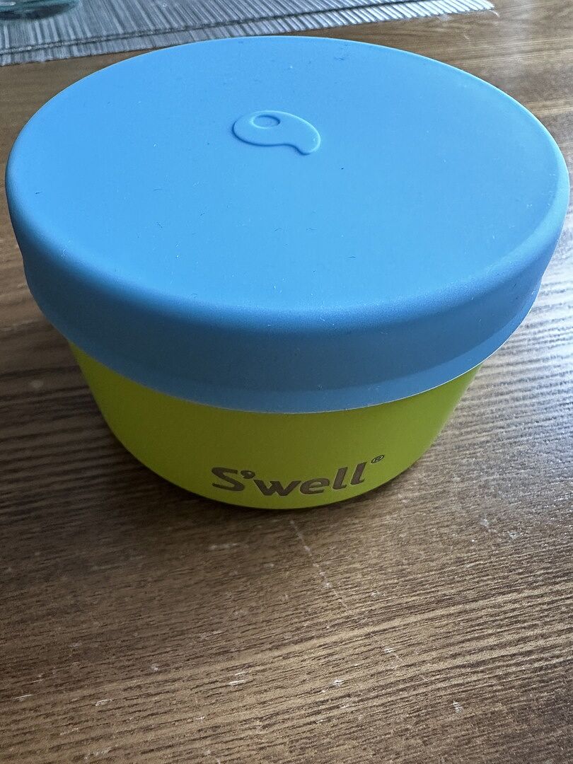 Keeps food cold