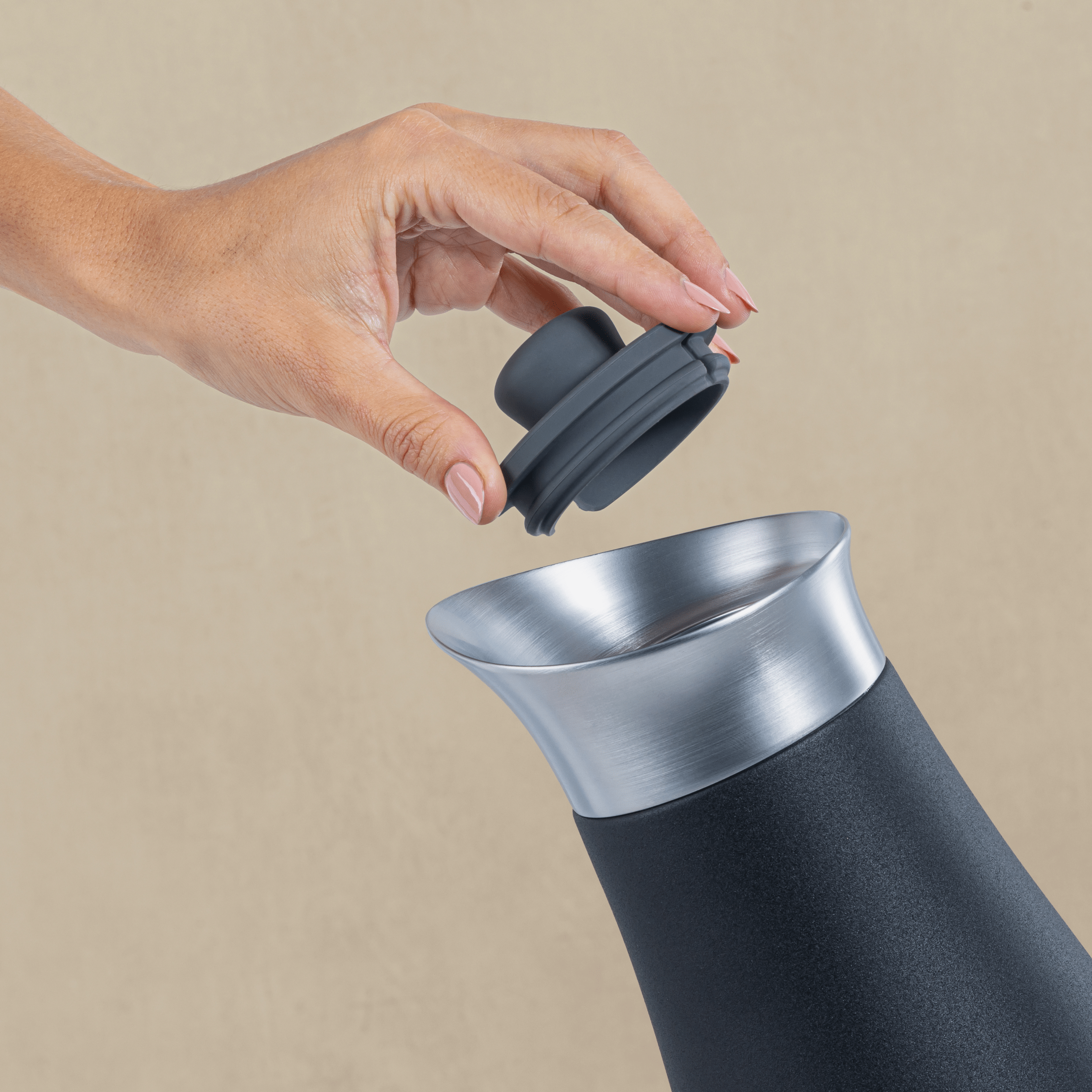 s-well-carafe-with-lid image 5